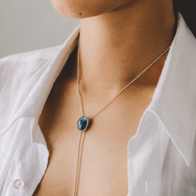 画像をギャラリービューアに読み込む, oval gem loop tie necklace