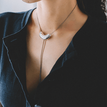 画像をギャラリービューアに読み込む, embryo loop tie necklace