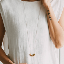 画像をギャラリービューアに読み込む, embryo loop tie necklace