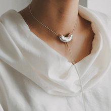 画像をギャラリービューアに読み込む, embryo loop tie necklace