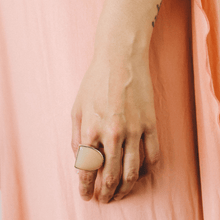 Load image into Gallery viewer, common opal