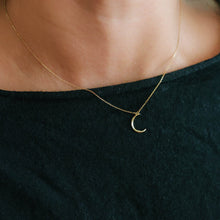 画像をギャラリービューアに読み込む, crescent moon necklace
