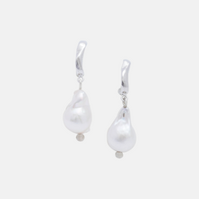 画像をギャラリービューアに読み込む, Akoya baroque pearl earrings single
