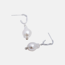 画像をギャラリービューアに読み込む, Akoya baroque pearl earrings single
