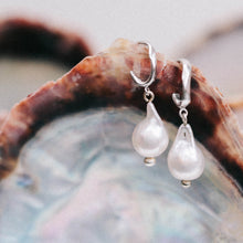 画像をギャラリービューアに読み込む, Akoya baroque pearl earrings single
